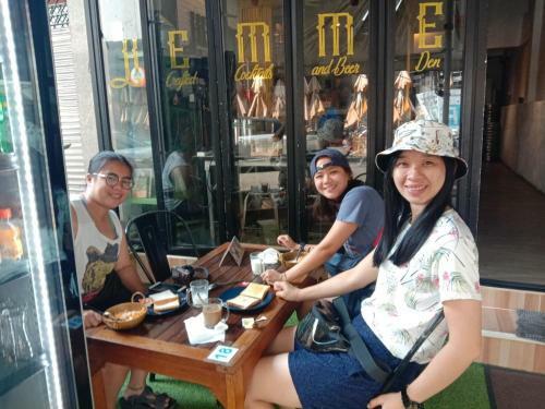 Glur Bangkok Hostel & Coffee Bar
