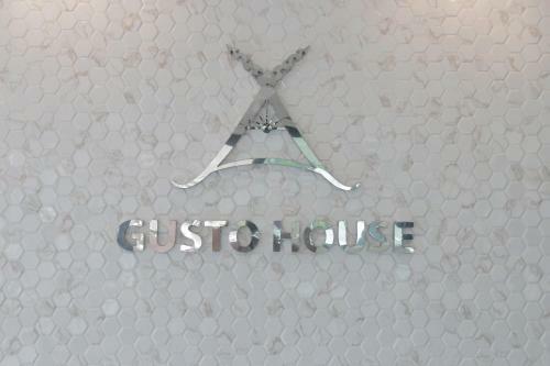 Hostal Gusto House