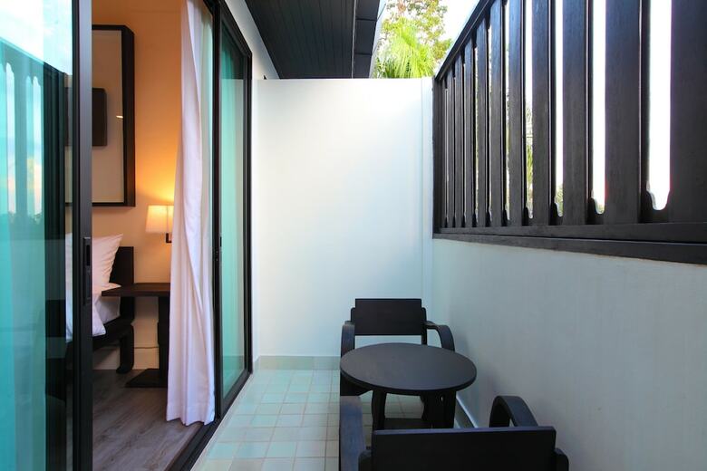 99 The Gallery Hotel