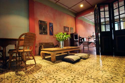Hostal Pim Bed & Breakfast
