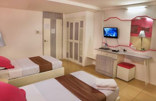 Highway Hotel