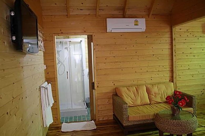 Hotel Log Home Boutique
