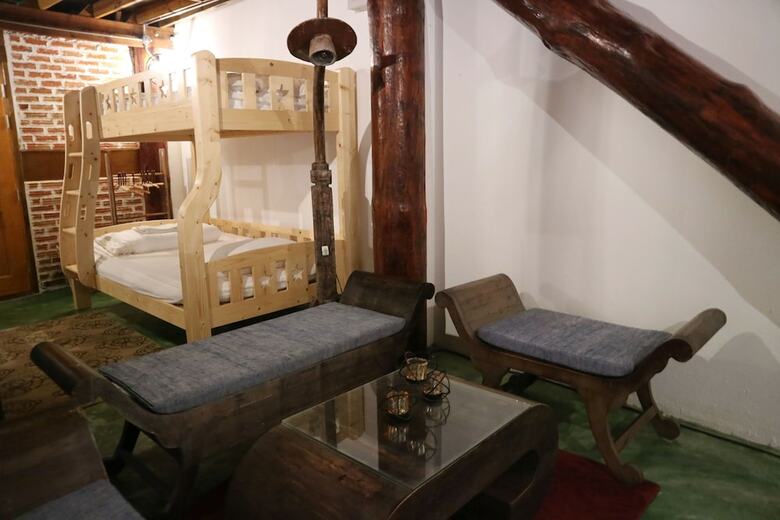 Hotel Log Home Boutique
