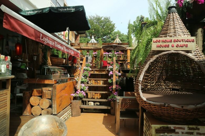 Hotel Log Home Boutique