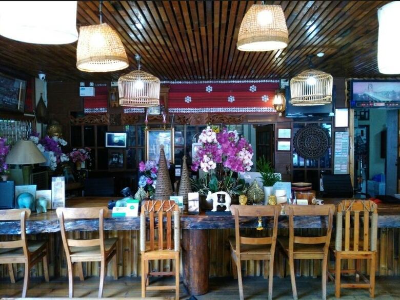 Hotel Log Home Boutique