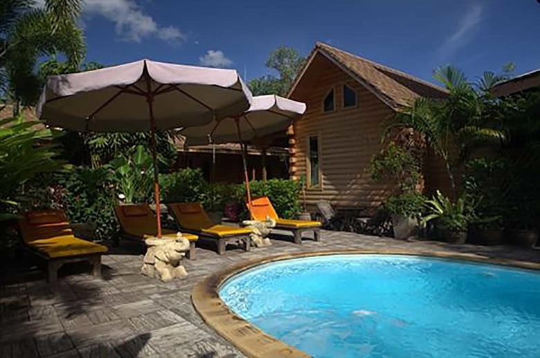 Hotel Log Home Boutique