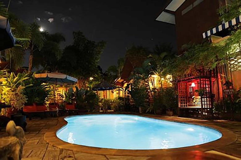 Hotel Log Home Boutique