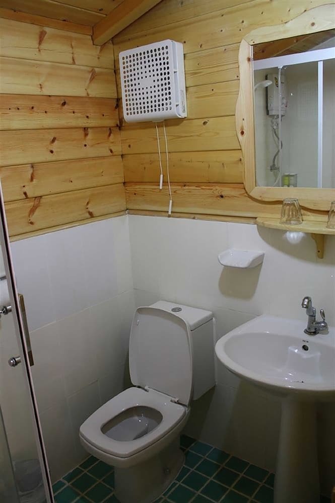 Hotel Log Home Boutique