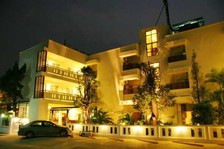 Hotel A 9 Place Partnership