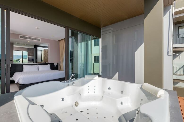 Hotel The Charm Resort Phuket