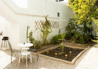 Well�come! To The Backyard House