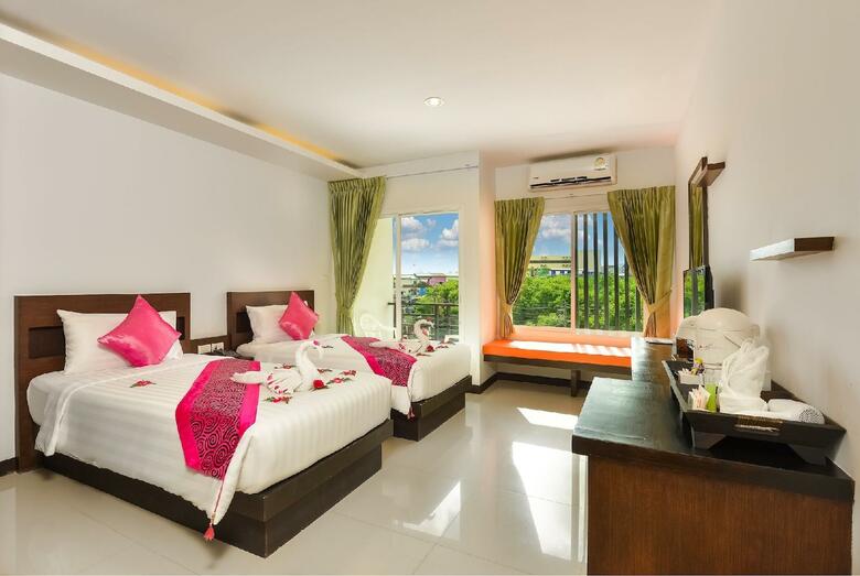 Hotel The Three By Apk