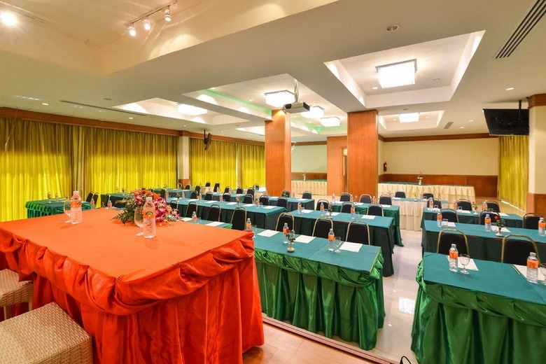 Hotel The Three By Apk