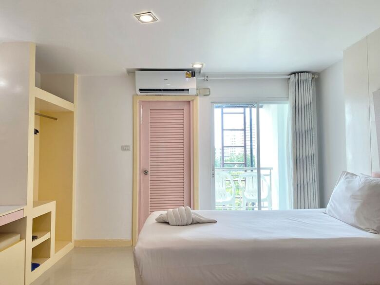 Hotel Patong Holiday