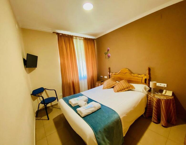 Hotel Hostal Valdepe�as
