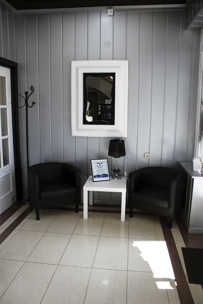 Hotel Hostal Valdepe�as