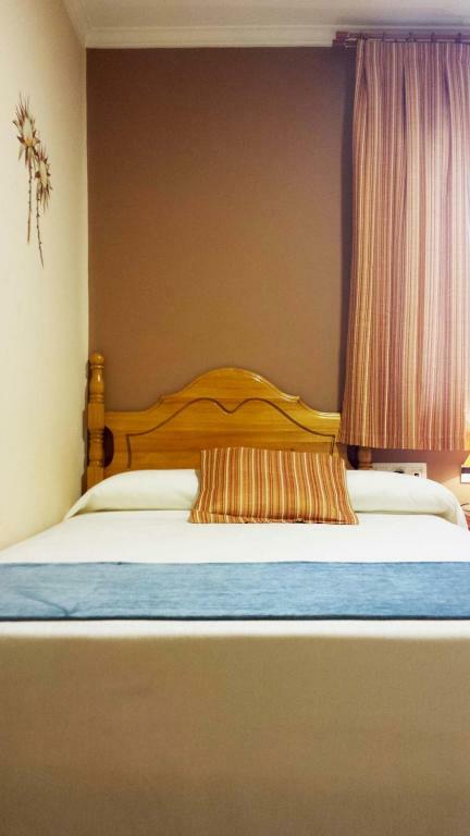 Hotel Hostal Valdepe�as