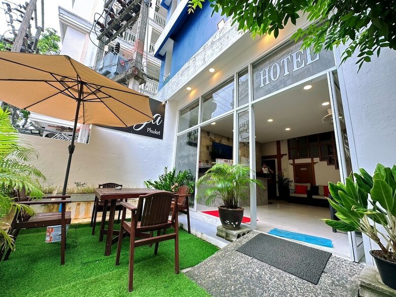 M-narina Hotel