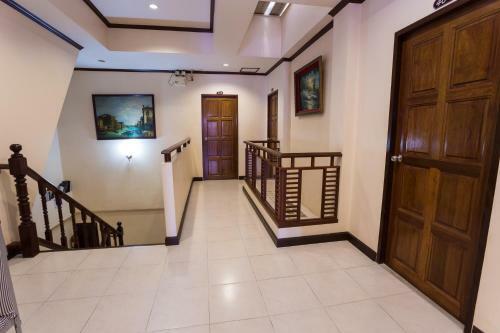 Posada Grand Orchid Inn