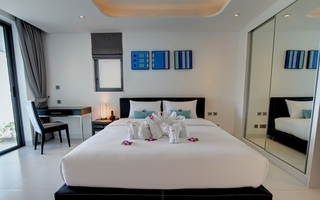 Hotel Absolute Twin Sands Resort & Spa