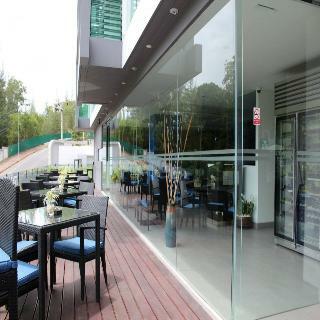 Hotel Absolute Twin Sands Resort & Spa