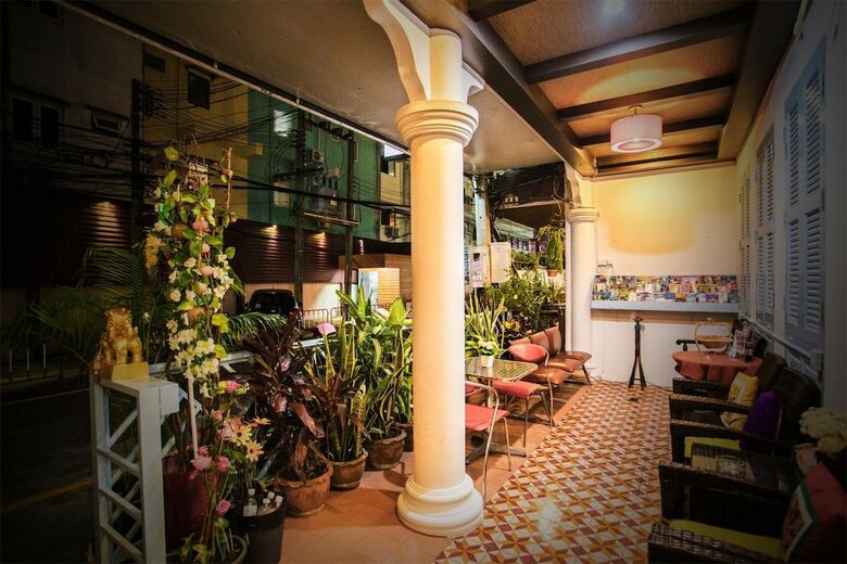 Hostal Sino House Patong