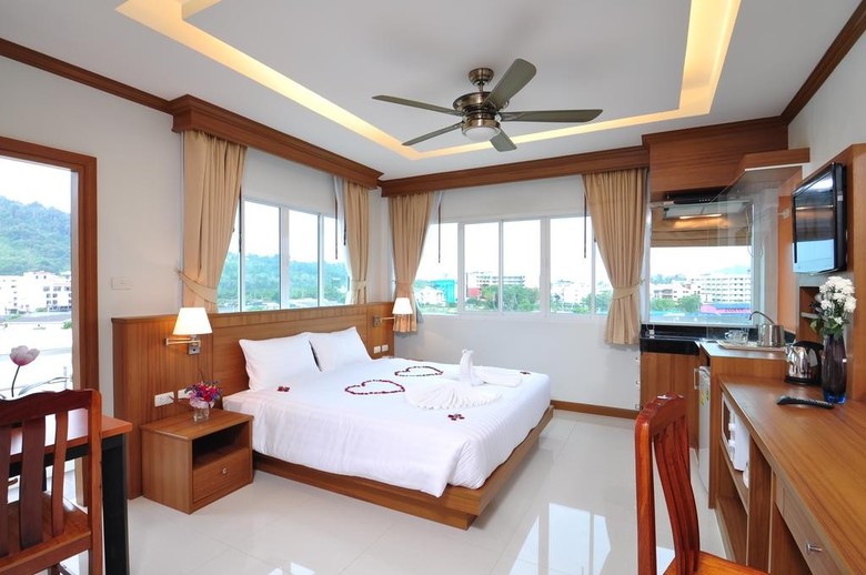Greenharbor Hotel & Service Apartment
