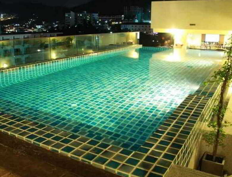 Hemingways Silk Hotel