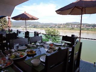 Namkhong Riverside Hotel