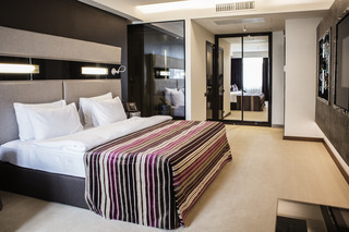 Hotel 11 Mirrors