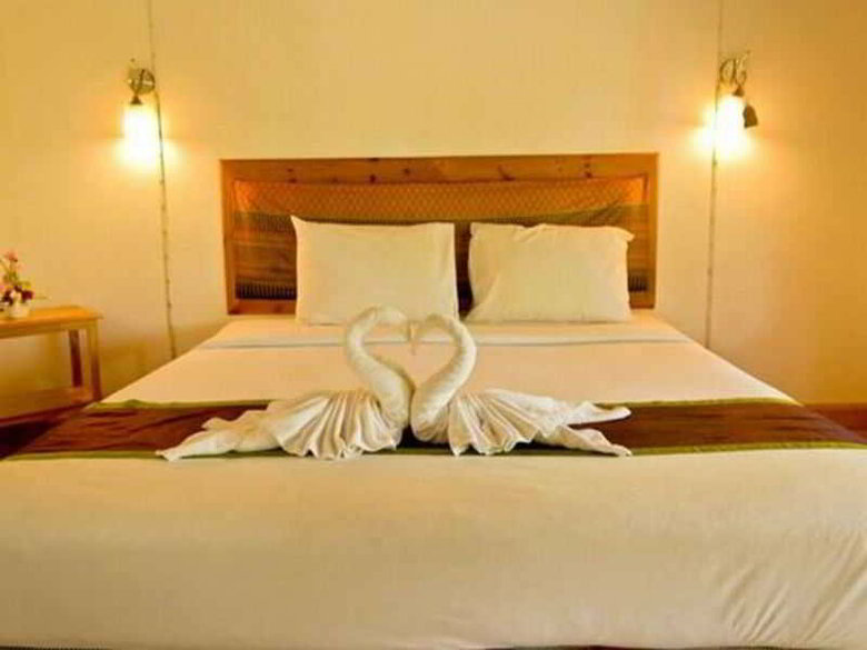 Hotel Reuan Thai Village
