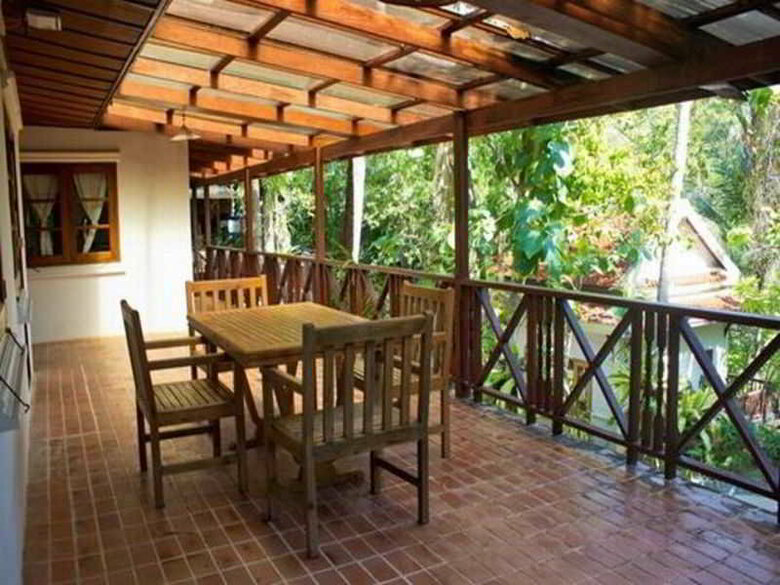 Hotel Reuan Thai Village