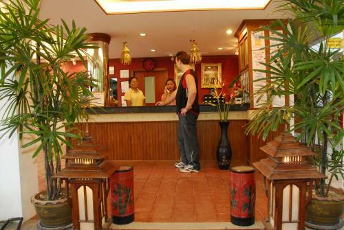 Expat Hotel