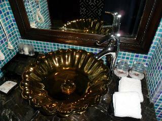 Golden Lotus Luxury Hotel