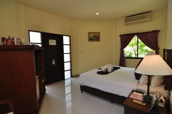 Hyton Leelavadee Hotel