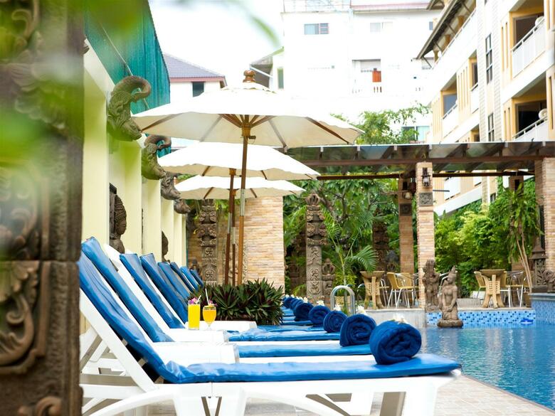 Poppa Palace Hotel