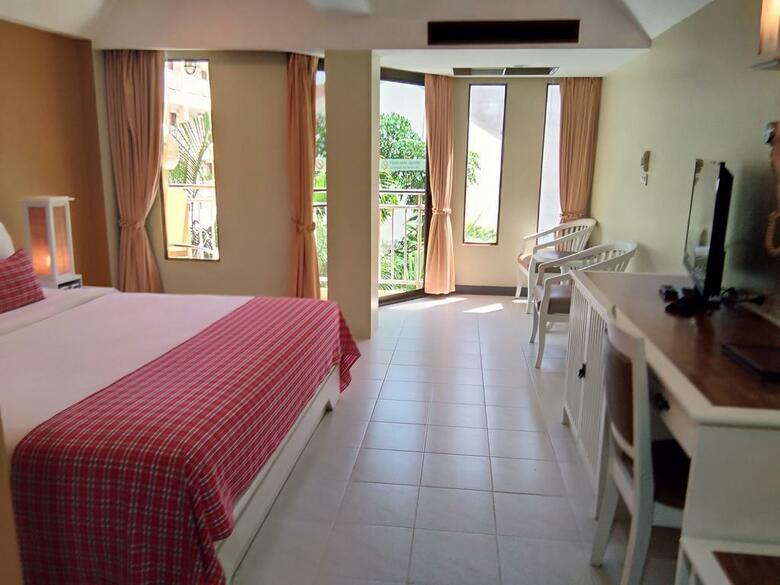 Poppa Palace Hotel