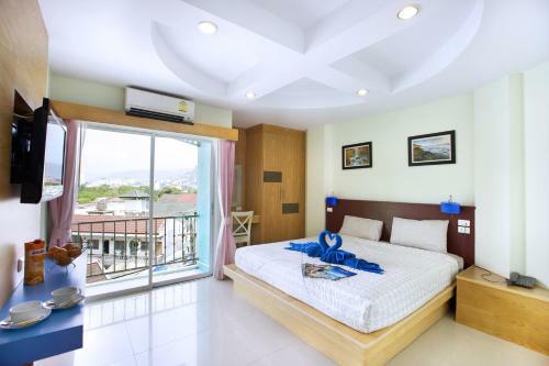 Hotel Patong Eyes