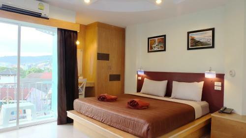 Hotel Patong Eyes