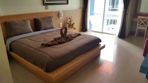 Hotel Patong Eyes