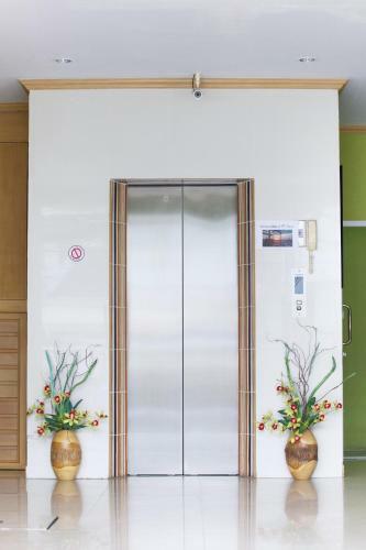 Hotel Patong Eyes
