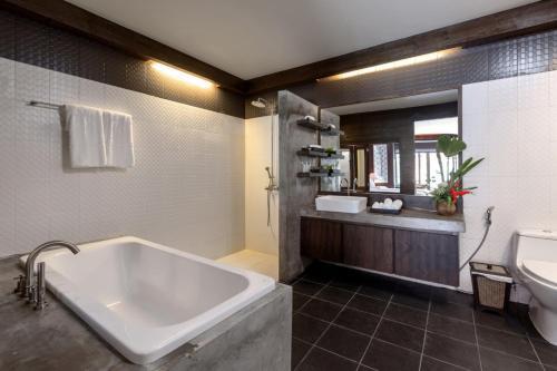 Dolphin Hotel Phuket