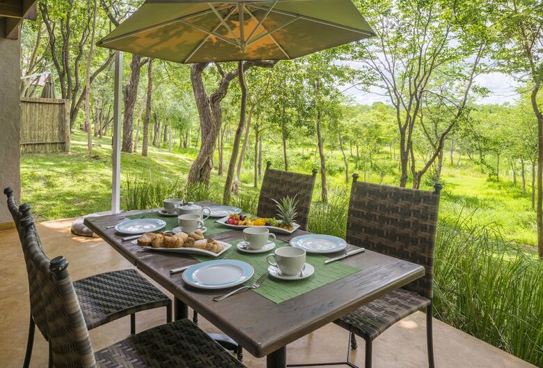 Hotel Victoria Falls Safari Suites