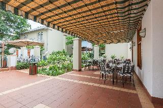 Hotel Courtyard At Arcadia