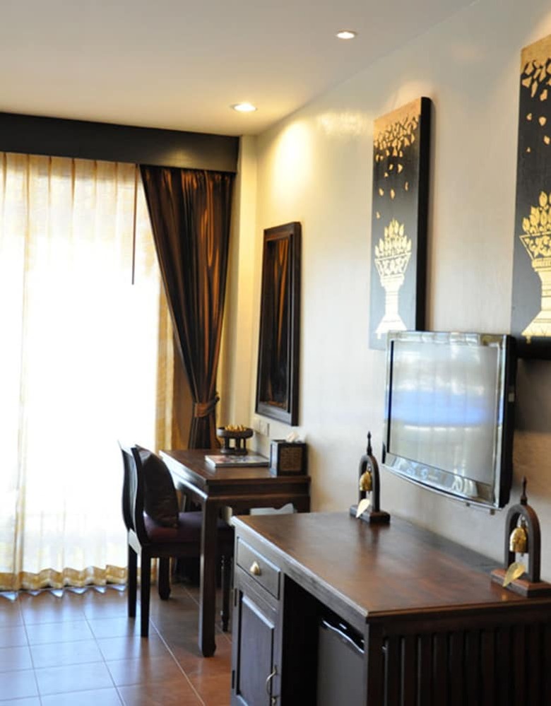 Tanawan Phuket Hotel