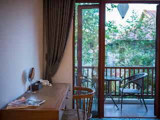 Vinh Hung Old Town Hotel
