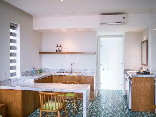 Vinh Hung Old Town Hotel