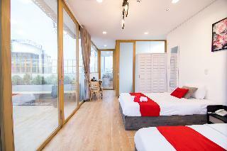 Hotel Reddoorz Plus Near Saigon Train Station