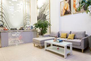 Hotel Reddoorz Plus Near Saigon Train Station