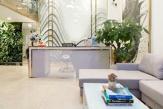 Hotel Reddoorz Plus Near Saigon Train Station